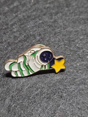 **Kids Star Hug Enamel Pin - Yellow Star with Green & White Accent**